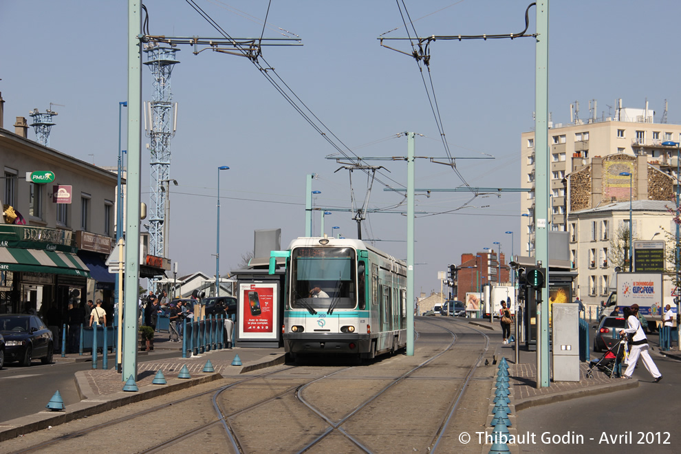 Tram 209 sur la ligne T1 (RATP) à Noisy-le-Sec