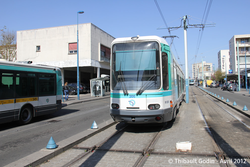 Tram 205 sur la ligne T1 (RATP) à Noisy-le-Sec