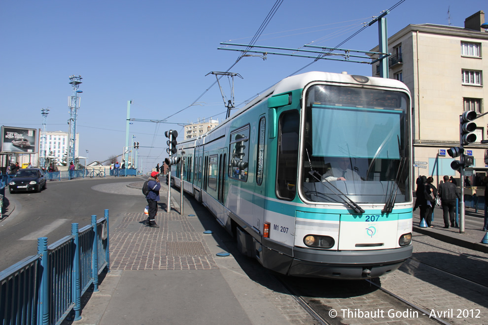 Tram 207 sur la ligne T1 (RATP) à Noisy-le-Sec