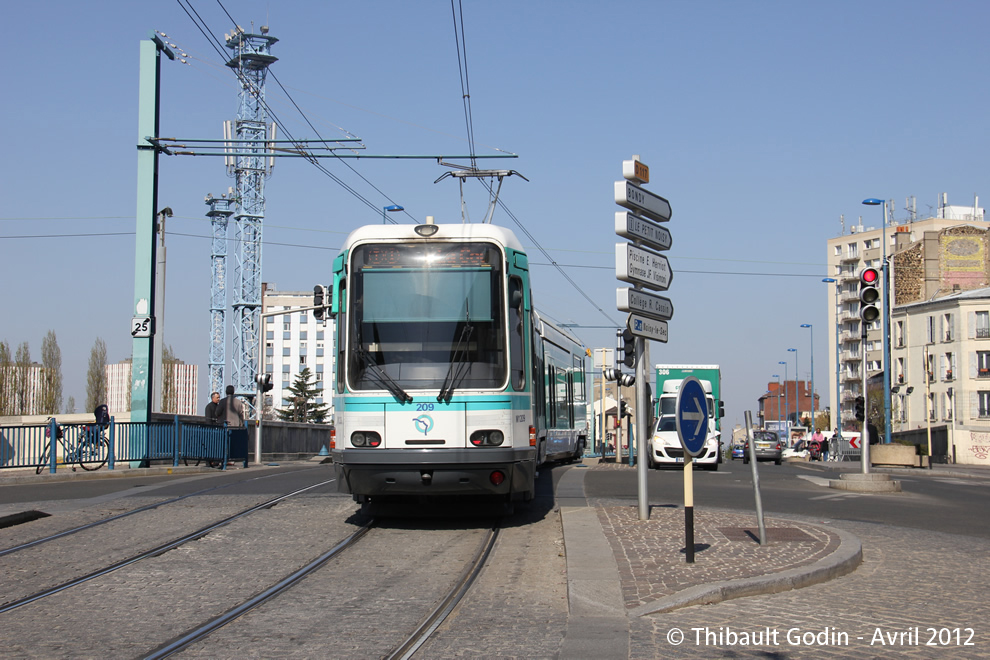 Tram 209 sur la ligne T1 (RATP) à Noisy-le-Sec