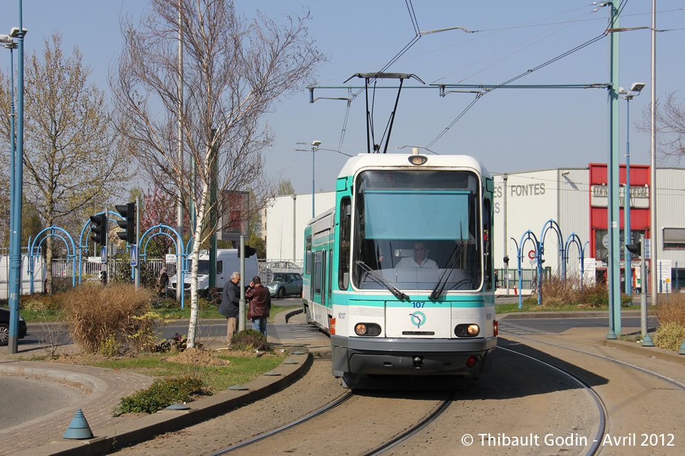 Tram 107 sur la ligne T1 (RATP) à Noisy-le-Sec