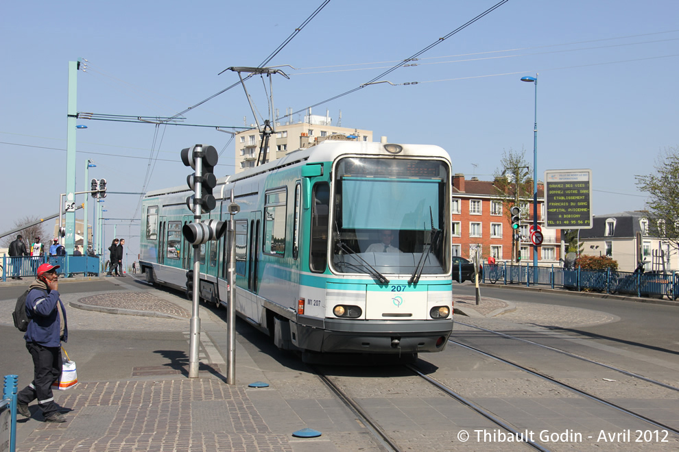 Tram 207 sur la ligne T1 (RATP) à Noisy-le-Sec