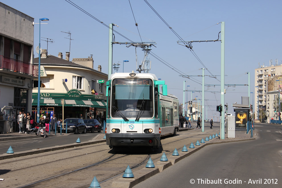 Tram 209 sur la ligne T1 (RATP) à Noisy-le-Sec