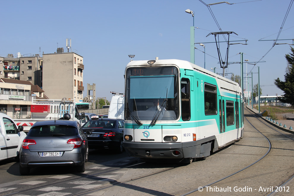 Tram 212 sur la ligne T1 (RATP) à Bobigny