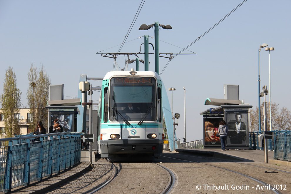 Tram 212 sur la ligne T1 (RATP) à Noisy-le-Sec