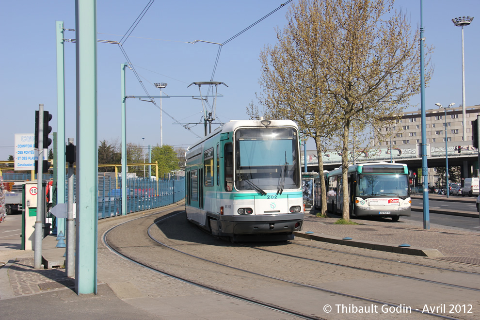 Tram 202 sur la ligne T1 (RATP) à Noisy-le-Sec