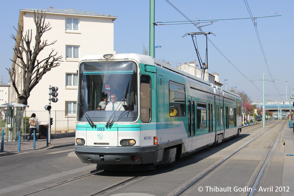 Tram 203 sur la ligne T1 (RATP) à Noisy-le-Sec