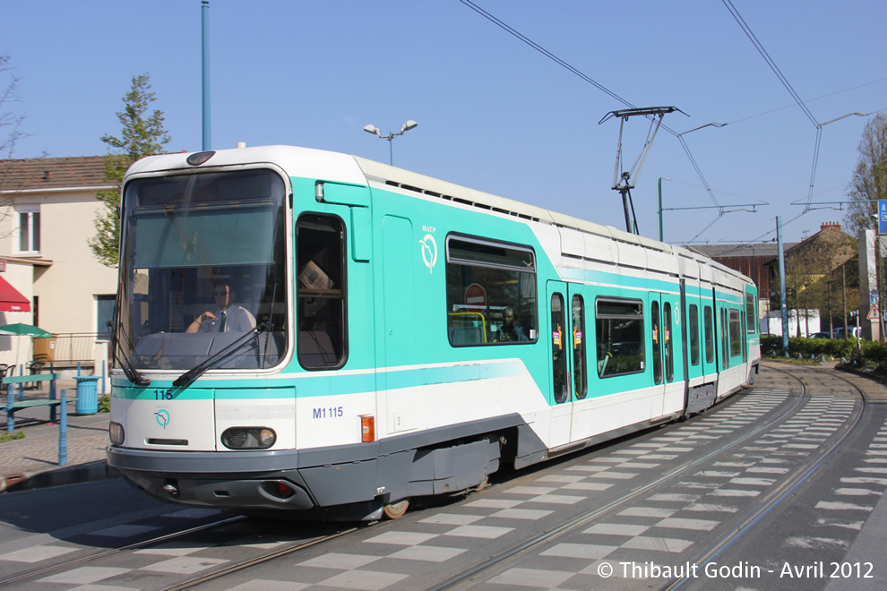 Tram 115 sur la ligne T1 (RATP) à Bobigny