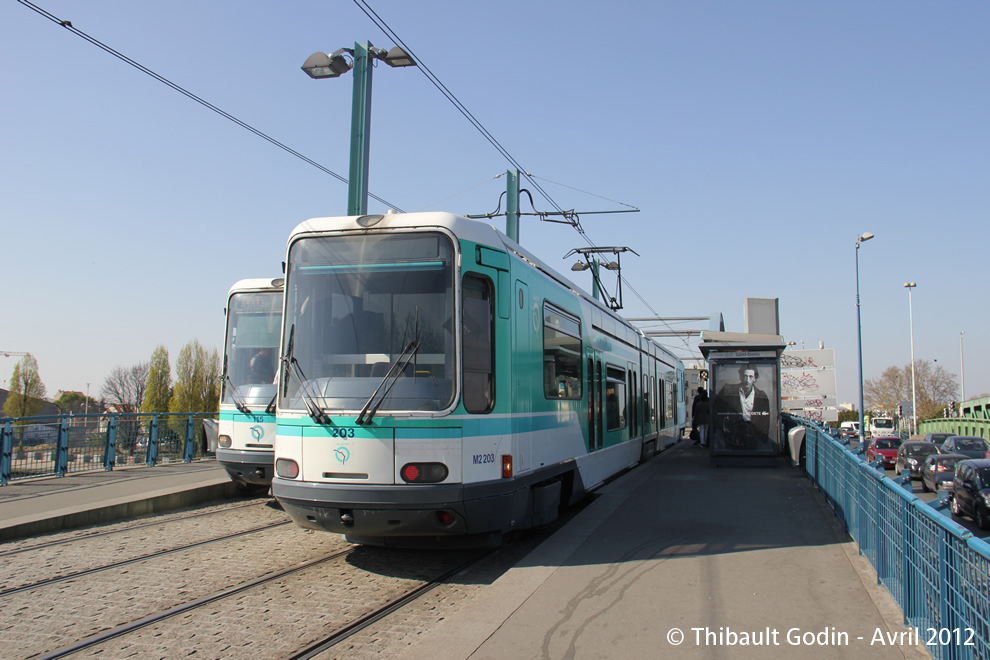 Trams 115 et 203 sur la ligne T1 (RATP) à Noisy-le-Sec