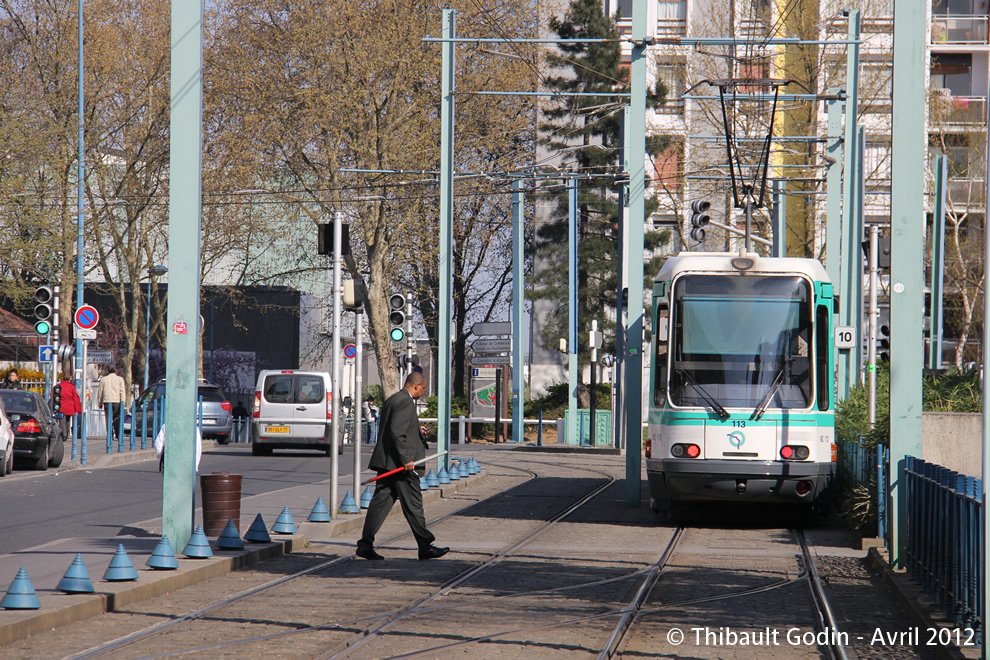 Tram 113 sur la ligne T1 (RATP) à Bobigny