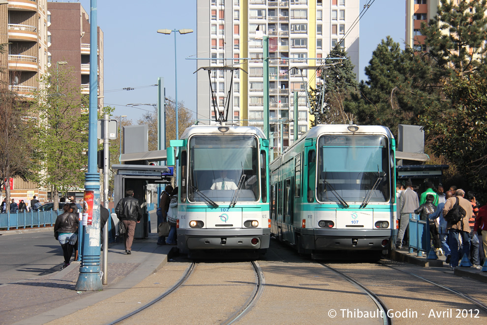 Trams 102 et 107 sur la ligne T1 (RATP) à Bobigny