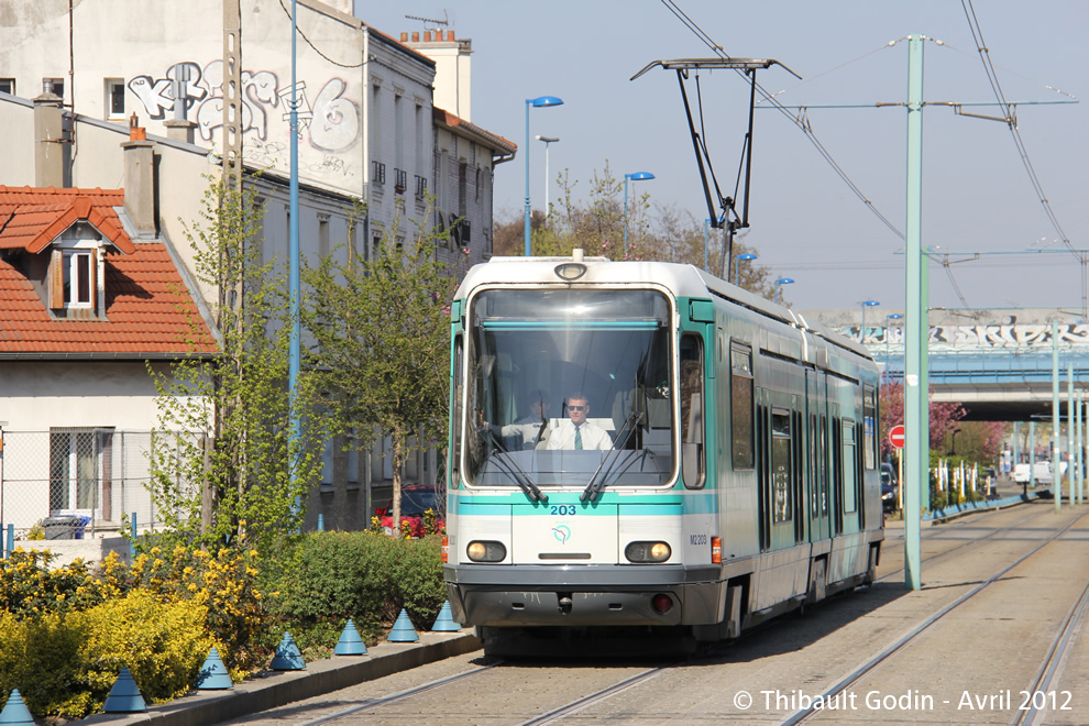 Tram 203 sur la ligne T1 (RATP) à Noisy-le-Sec