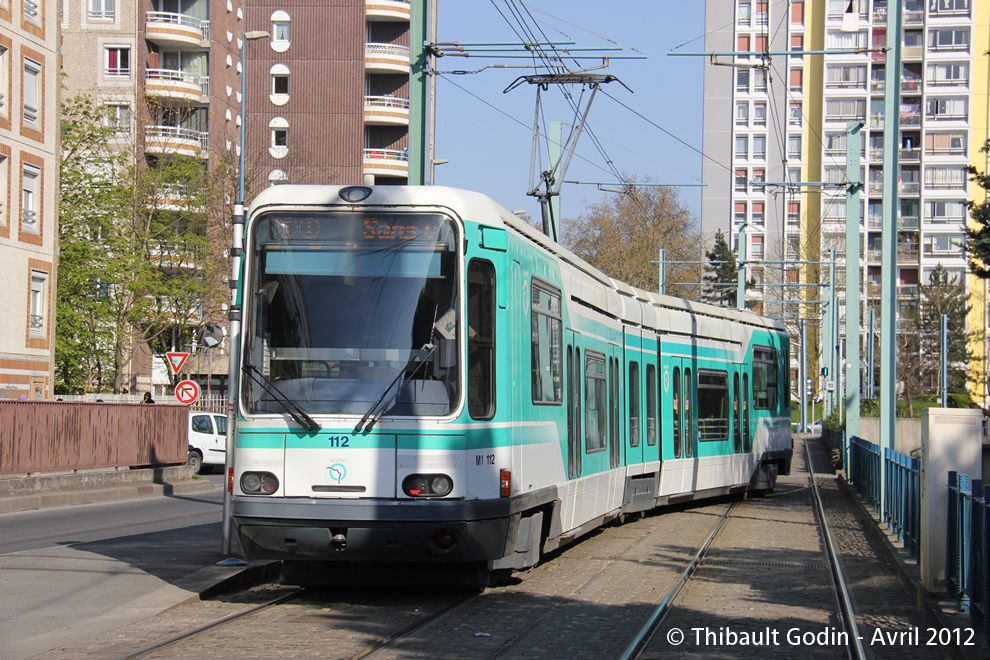Tram 112 sur la ligne T1 (RATP) à Bobigny