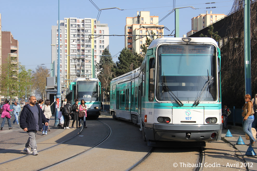 Tram 107 sur la ligne T1 (RATP) à Bobigny