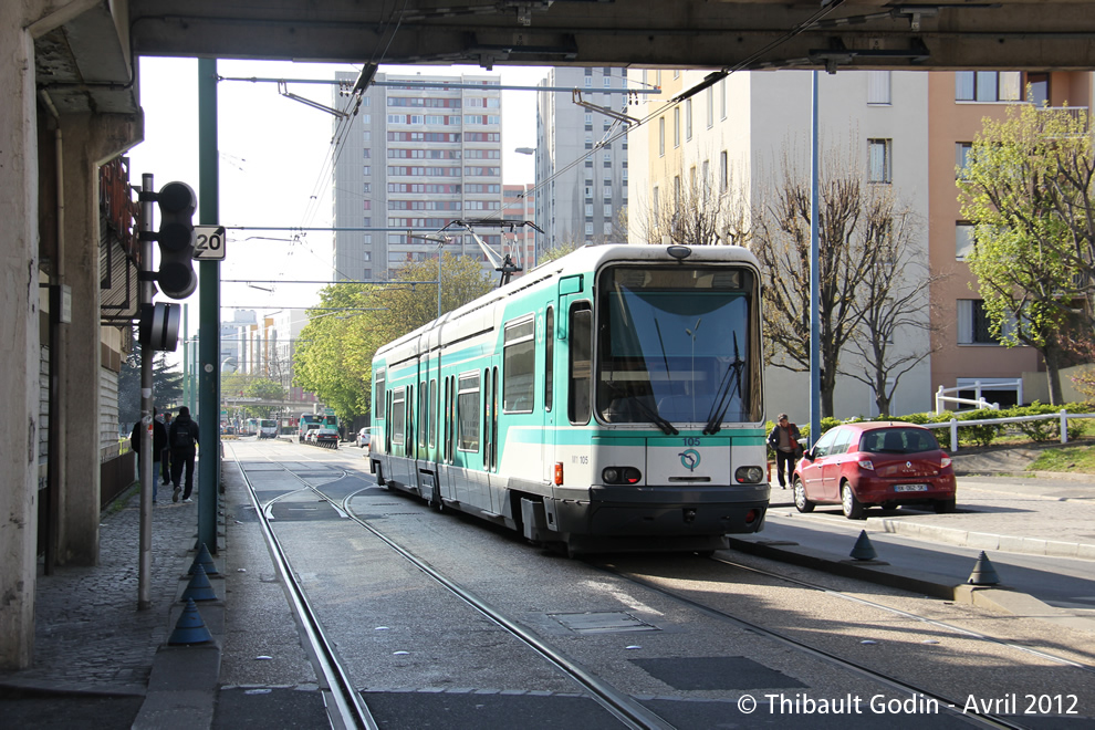 Tram 105 sur la ligne T1 (RATP) à Bobigny