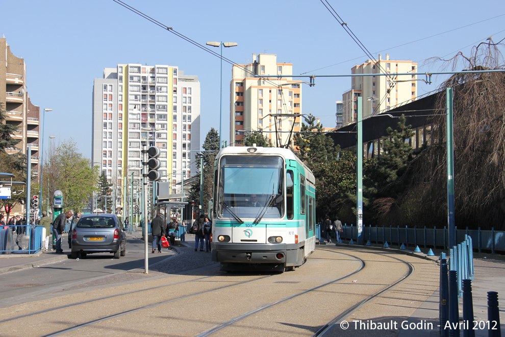 Tram 105 sur la ligne T1 (RATP) à Bobigny