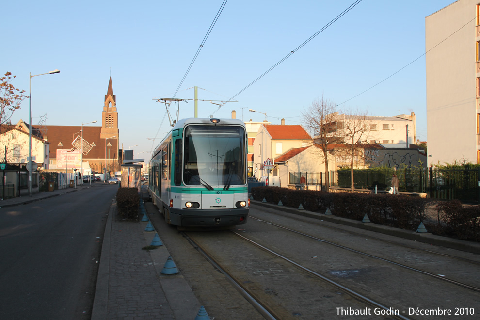 Tram 101 sur la ligne T1 (RATP) à Bobigny