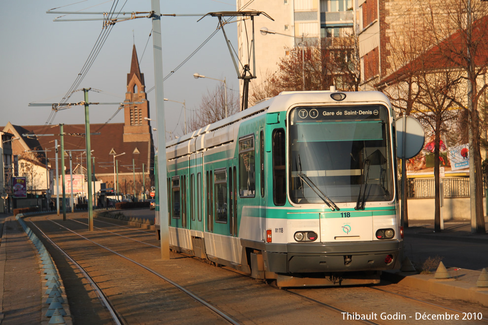 Tram 118 sur la ligne T1 (RATP) à Drancy