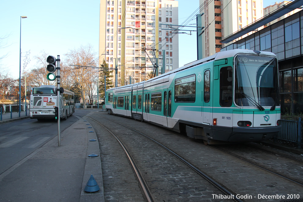 Tram 105 sur la ligne T1 (RATP) à Bobigny