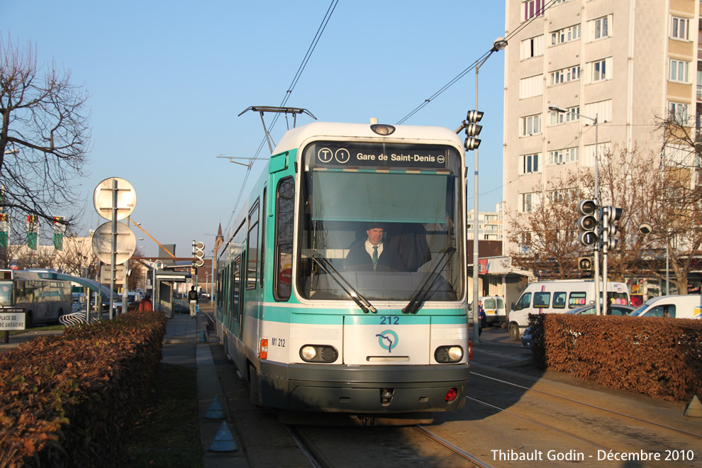 Tram 212 sur la ligne T1 (RATP) à Bobigny