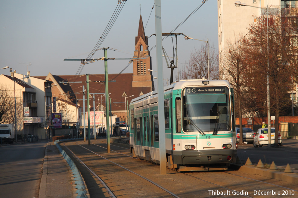 Tram 118 sur la ligne T1 (RATP) à Drancy