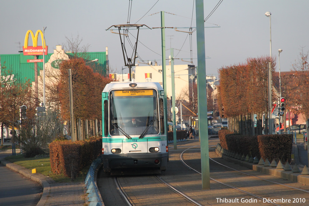 Tram 114 sur la ligne T1 (RATP) à Bobigny