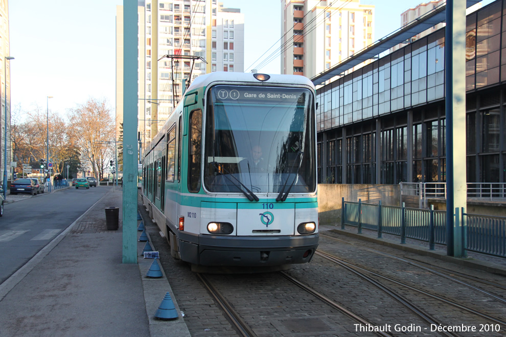 Tram 110 sur la ligne T1 (RATP) à Bobigny