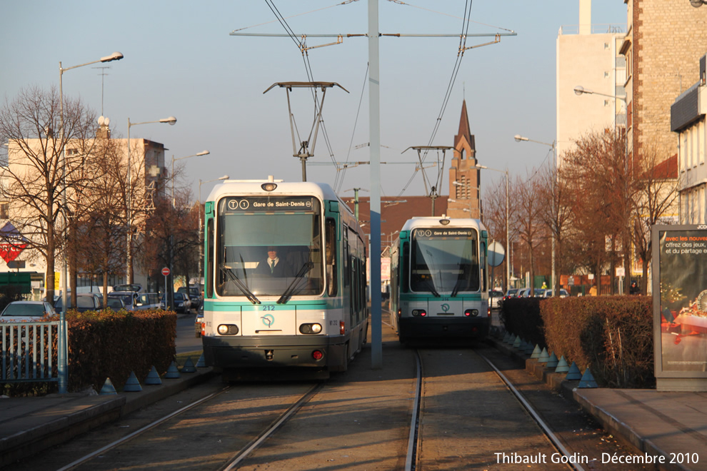 Trams 212 et 216 sur la ligne T1 (RATP) à Bobigny