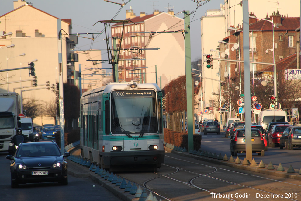 Tram 119 sur la ligne T1 (RATP) à Bobigny