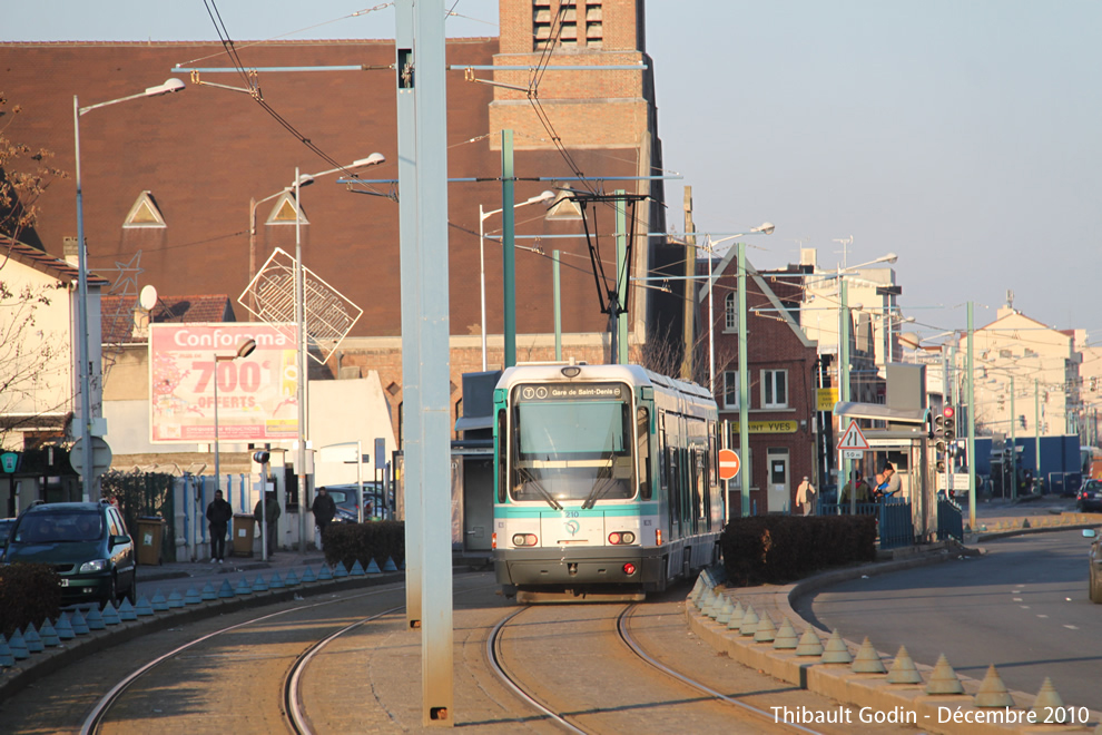 Tram 210 sur la ligne T1 (RATP) à Drancy