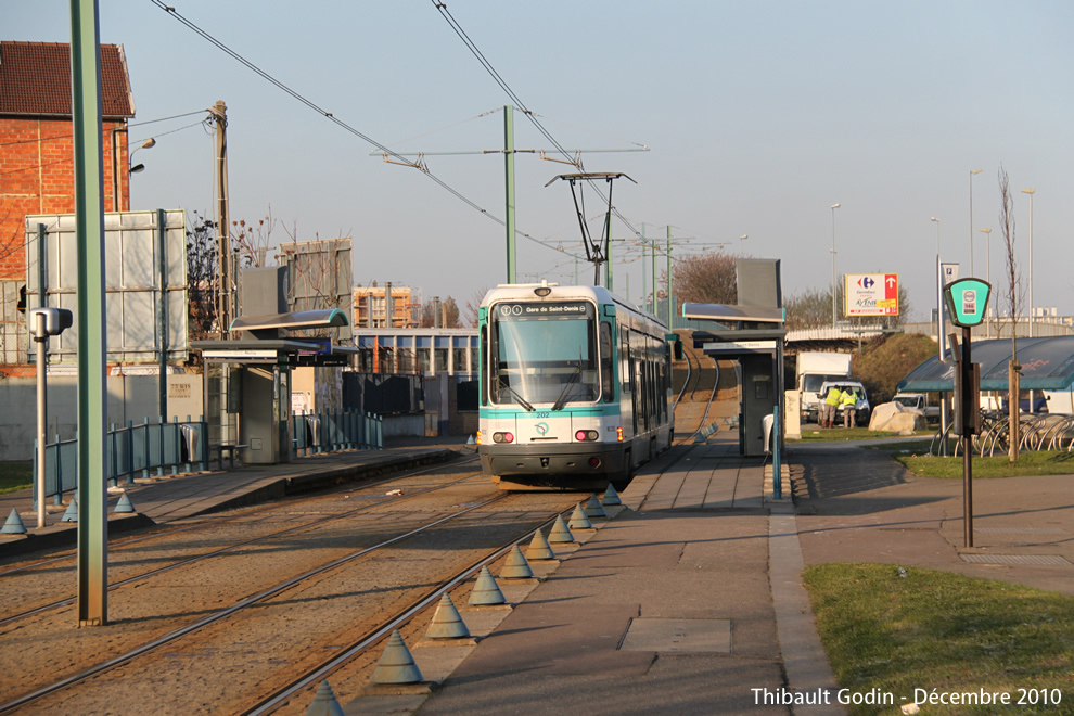 Tram 202 sur la ligne T1 (RATP) à Bobigny