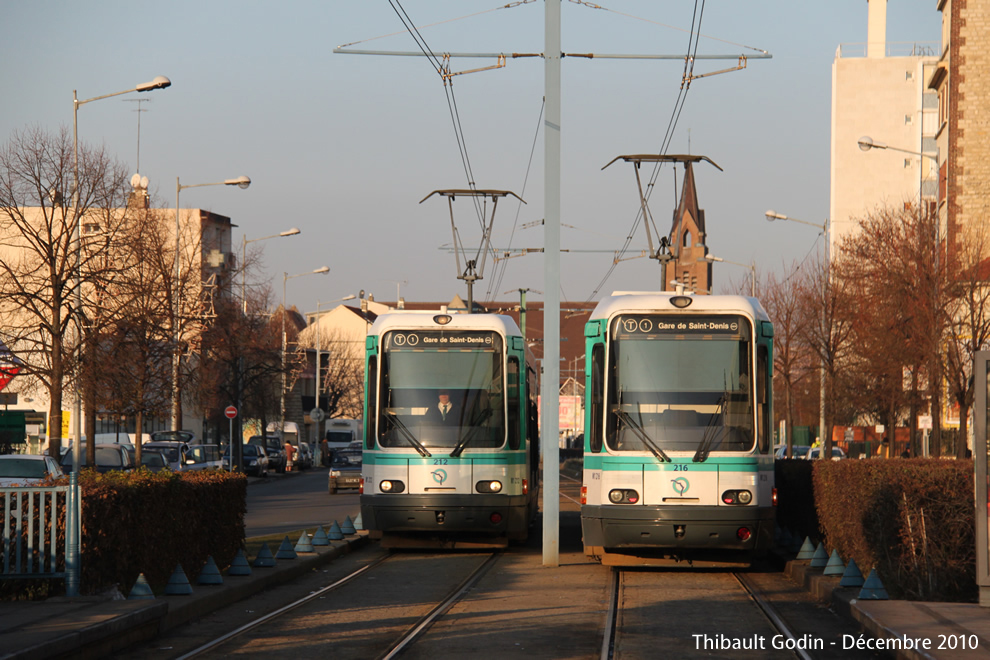 Trams 212 et 216 sur la ligne T1 (RATP) à Bobigny