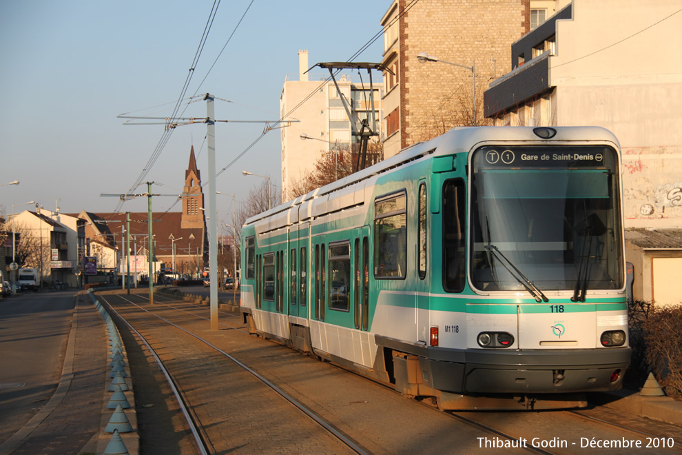 Tram 118 sur la ligne T1 (RATP) à Drancy