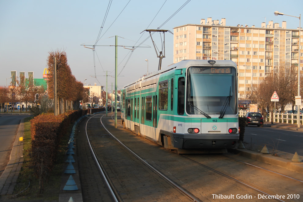 Tram 112 sur la ligne T1 (RATP) à Drancy