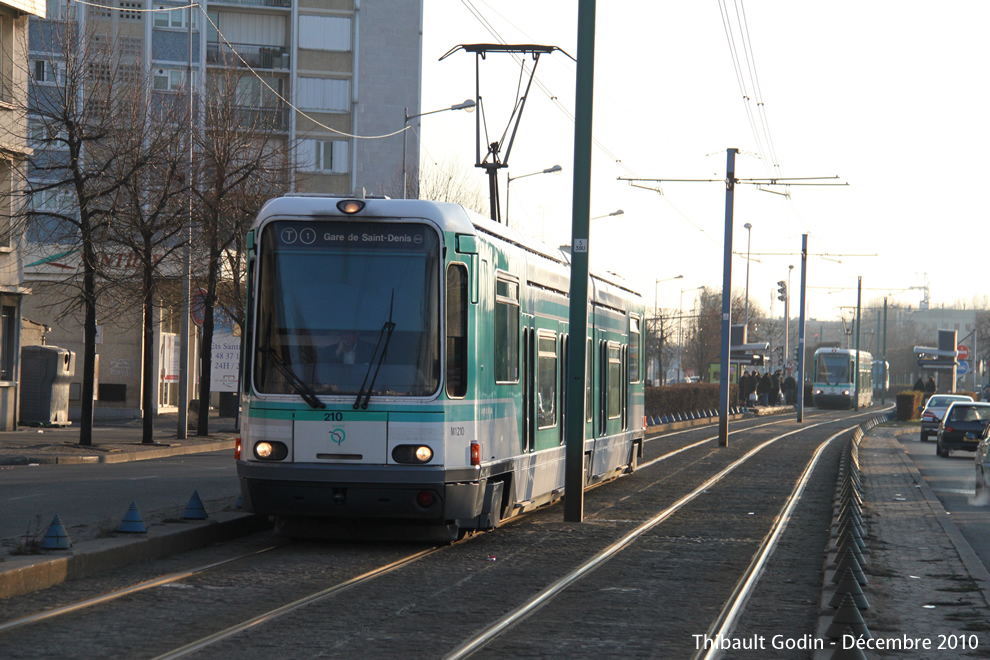 Tram 210 sur la ligne T1 (RATP) à Drancy
