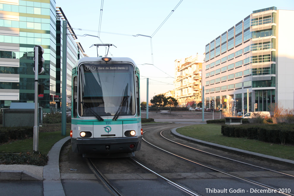 Tram 111 sur la ligne T1 (RATP) à Bobigny