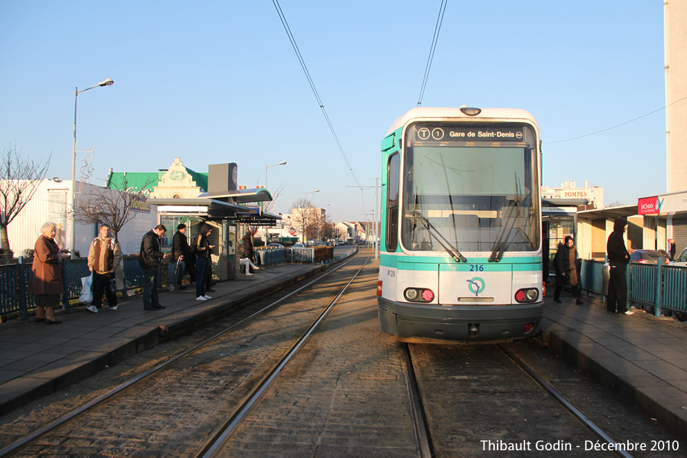 Tram 216 sur la ligne T1 (RATP) à Drancy