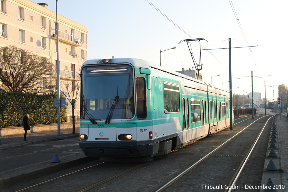 Tram 112 sur la ligne T1 (RATP) à Drancy