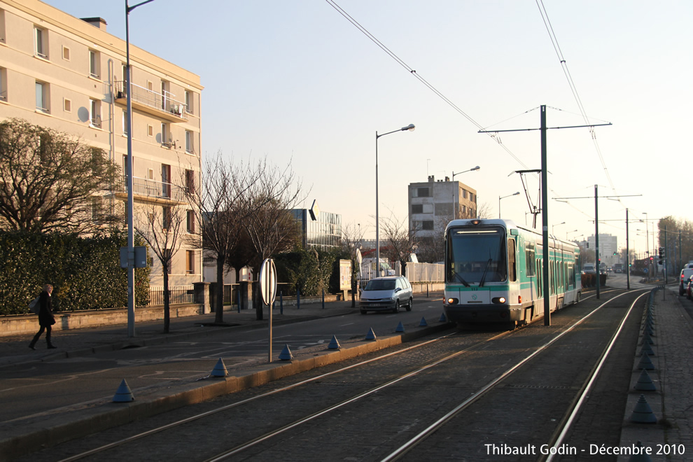 Tram 112 sur la ligne T1 (RATP) à Drancy