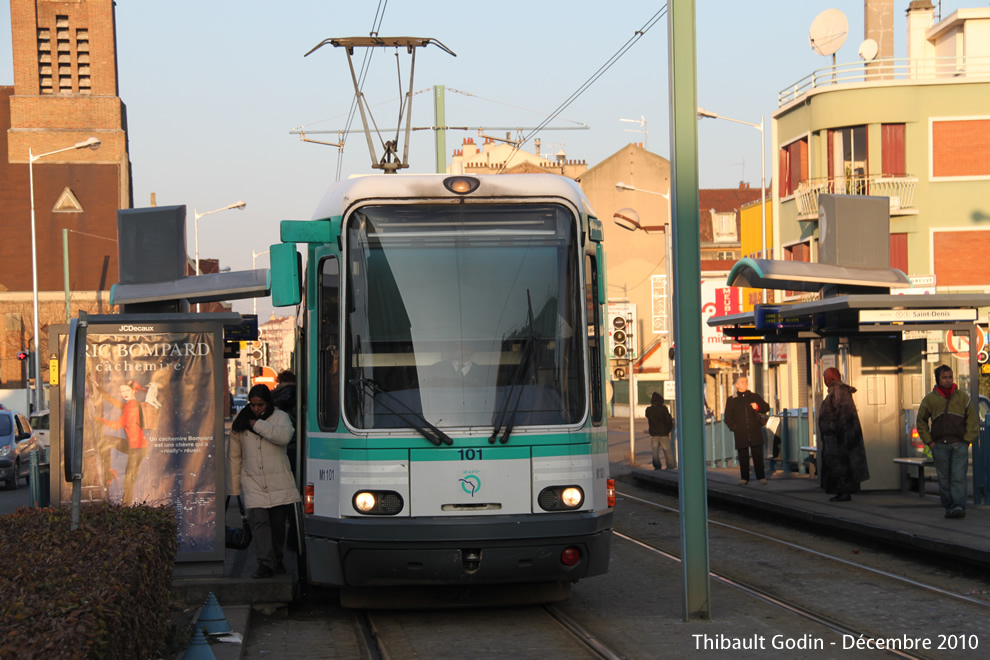 Tram 101 sur la ligne T1 (RATP) à Bobigny