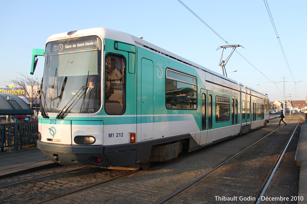 Tram 212 sur la ligne T1 (RATP) à Bobigny