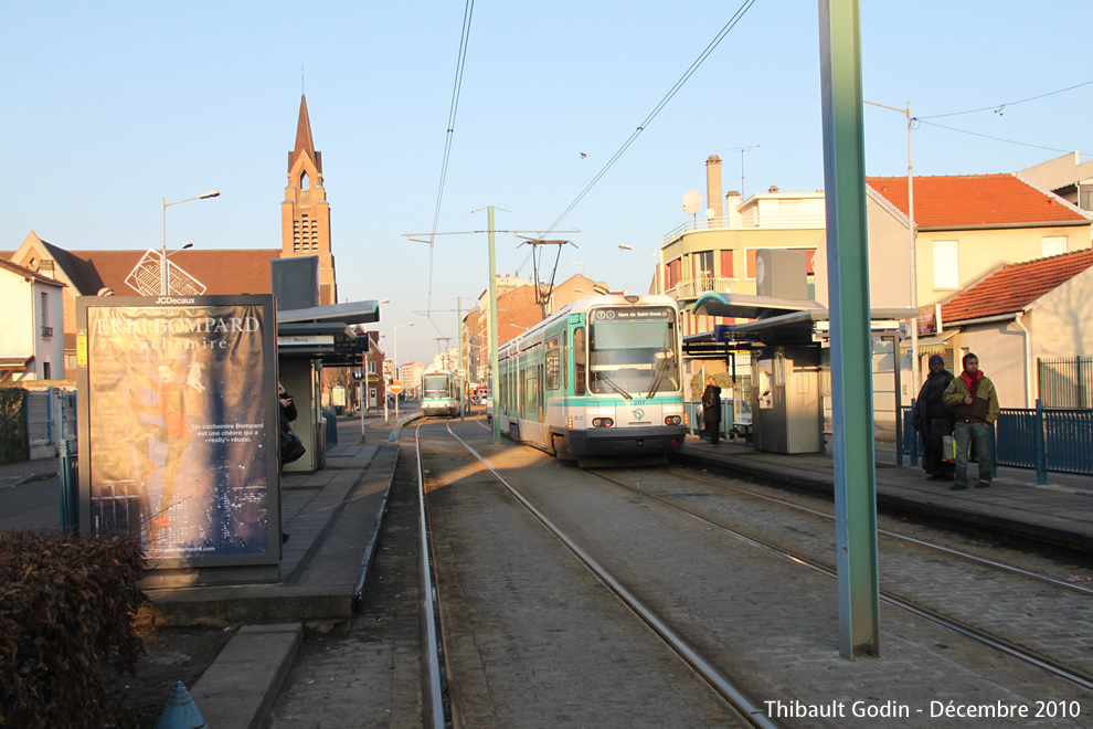 Tram 207 sur la ligne T1 (RATP) à Drancy