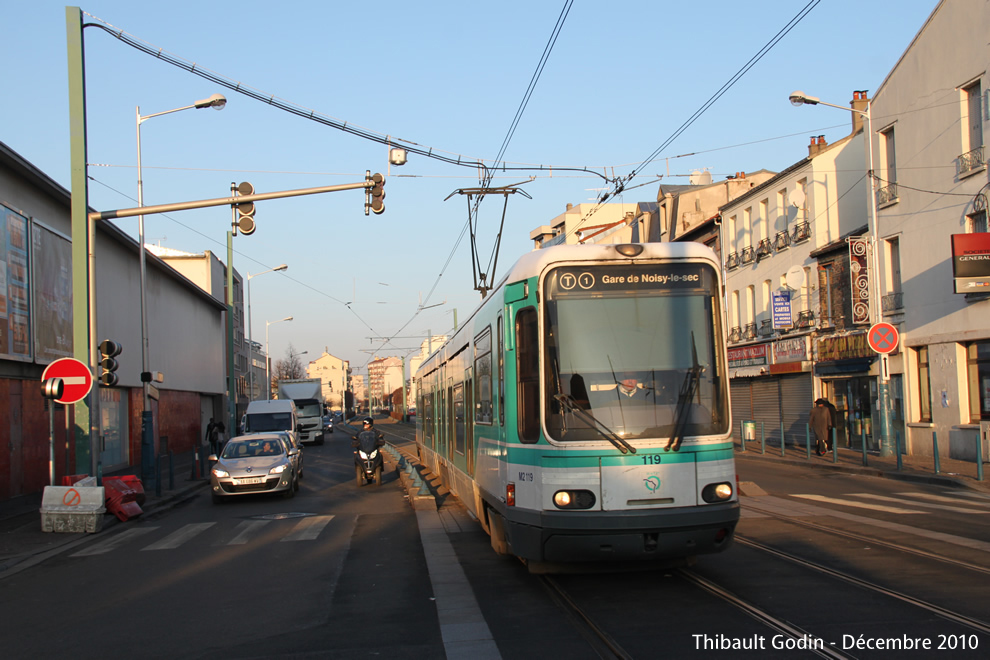 Tram 119 sur la ligne T1 (RATP) à La Courneuve