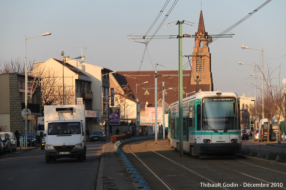 Tram 110 sur la ligne T1 (RATP) à Drancy