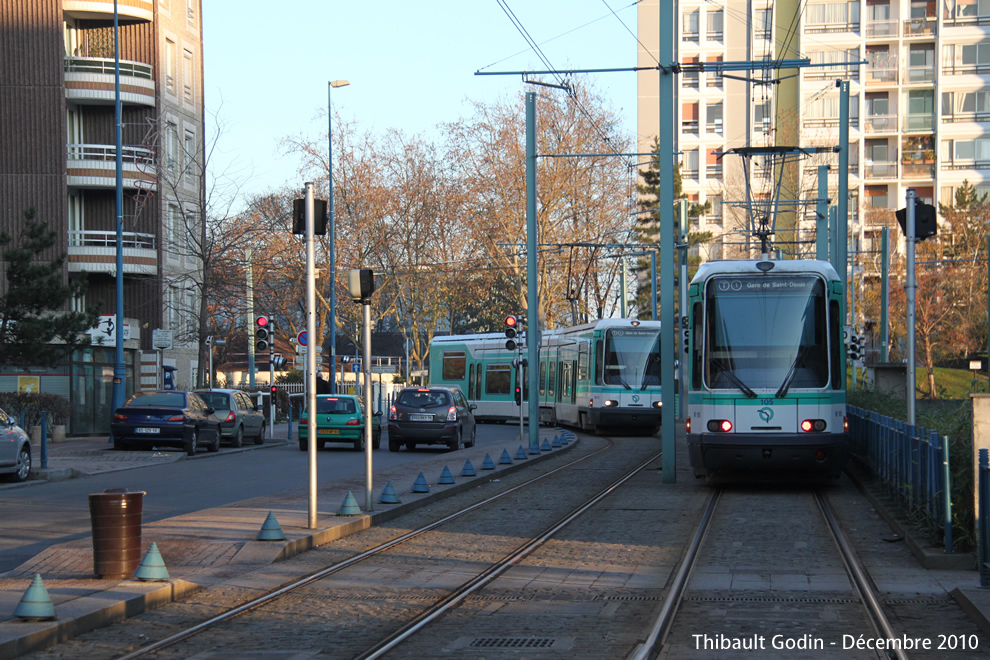 Tram 105 sur la ligne T1 (RATP) à Bobigny