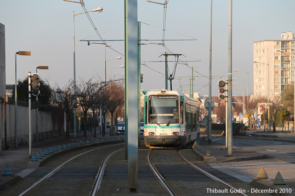 Tram 211 sur la ligne T1 (RATP) à Bobigny