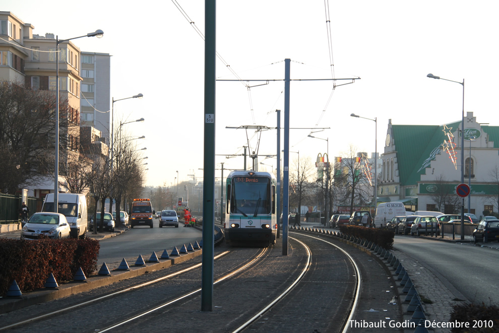 Tram 207 sur la ligne T1 (RATP) à Drancy