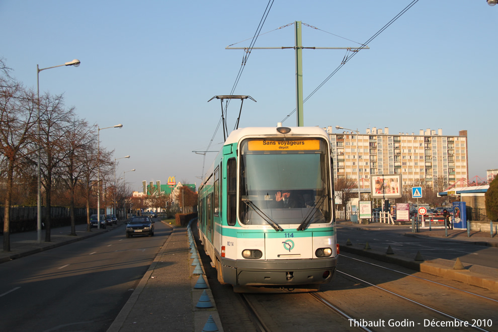 Tram 114 sur la ligne T1 (RATP) à Bobigny