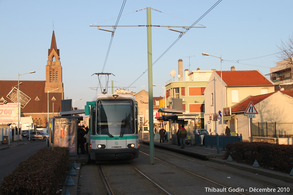 Tram 101 sur la ligne T1 (RATP) à Bobigny