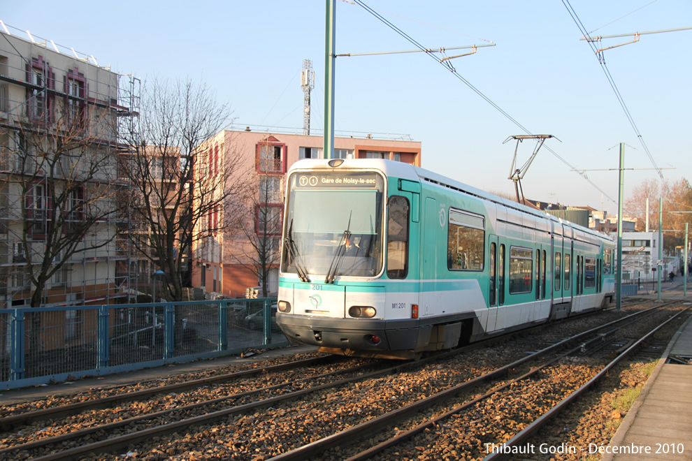 Tram 201 sur la ligne T1 (RATP) à Bobigny